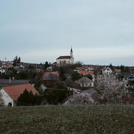 Suqo Vendeghaz * Sukoró