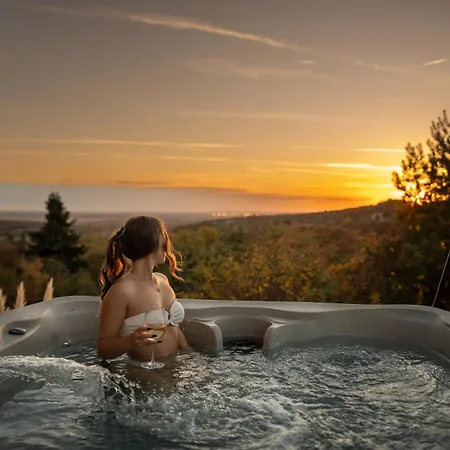 Suqo Vendeghaz Ferienhaus *